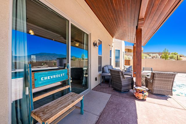 5900 Lilac Place NE, Rio Rancho, NM 87144