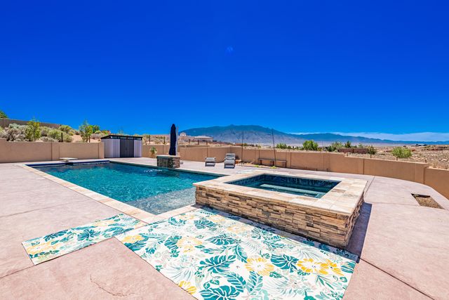 5900 Lilac Place NE, Rio Rancho, NM 87144