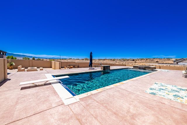 5900 Lilac Place NE, Rio Rancho, NM 87144