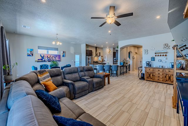 5900 Lilac Place NE, Rio Rancho, NM 87144