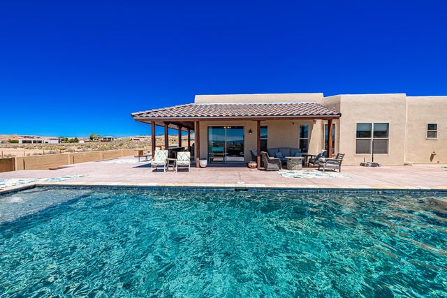 5900 Lilac Place NE, Rio Rancho, NM 87144
