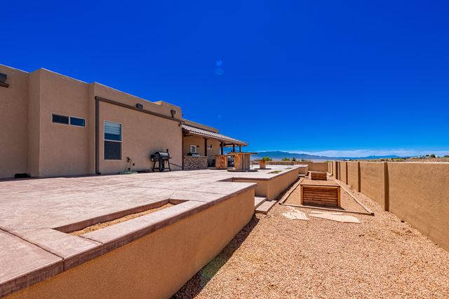 5900 Lilac Place NE, Rio Rancho, NM 87144