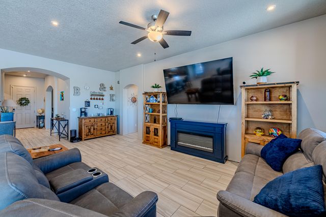5900 Lilac Place NE, Rio Rancho, NM 87144