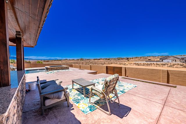 5900 Lilac Place NE, Rio Rancho, NM 87144