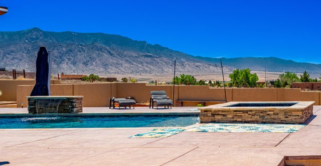 5900 Lilac Place NE, Rio Rancho, NM 87144