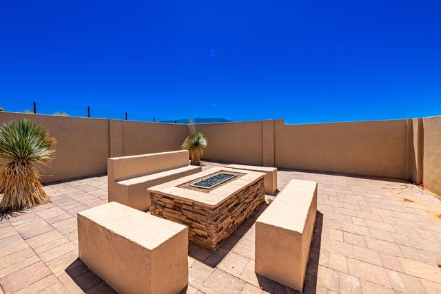 5900 Lilac Place NE, Rio Rancho, NM 87144