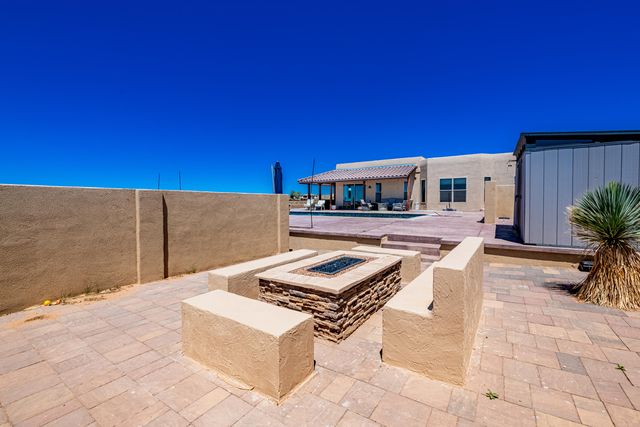 5900 Lilac Place NE, Rio Rancho, NM 87144