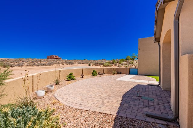 5900 Lilac Place NE, Rio Rancho, NM 87144