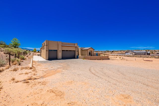 5900 Lilac Place NE, Rio Rancho, NM 87144