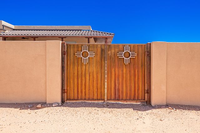 5900 Lilac Place NE, Rio Rancho, NM 87144