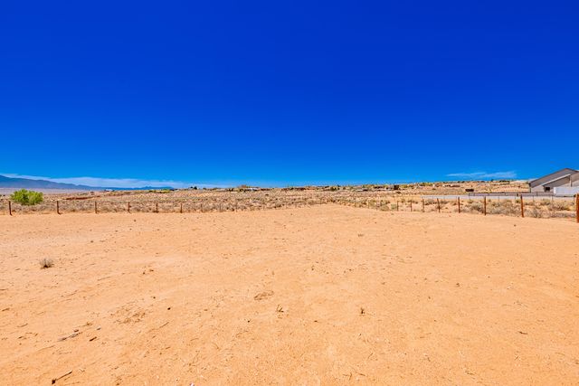 5900 Lilac Place NE, Rio Rancho, NM 87144