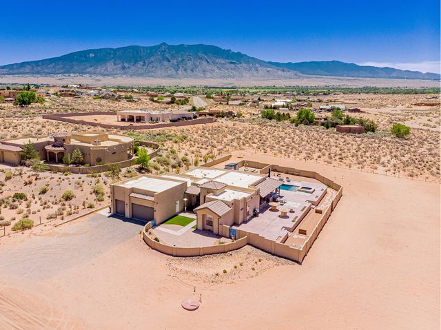 5900 Lilac Place NE, Rio Rancho, NM 87144