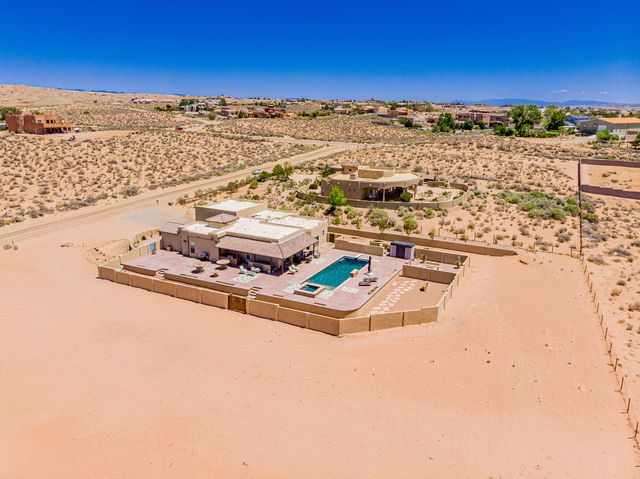 5900 Lilac Place NE, Rio Rancho, NM 87144