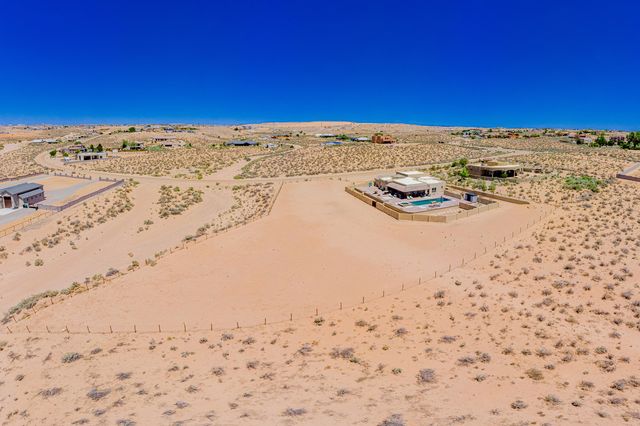 5900 Lilac Place NE, Rio Rancho, NM 87144
