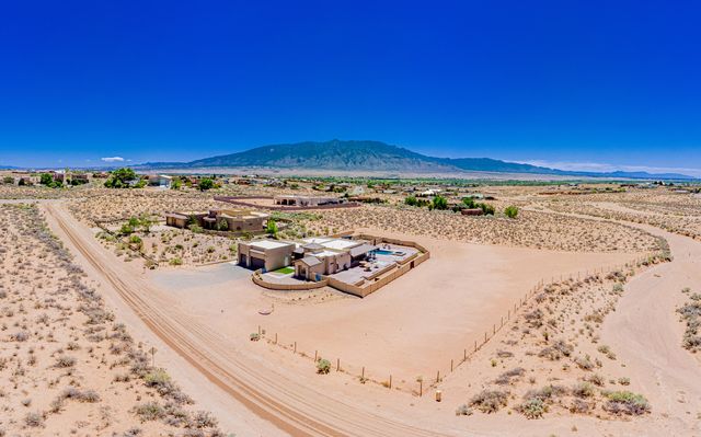 5900 Lilac Place NE, Rio Rancho, NM 87144