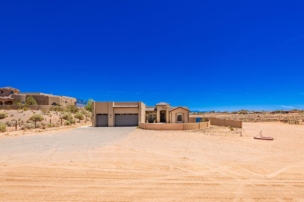 5900 Lilac Place NE, Rio Rancho, NM 87144