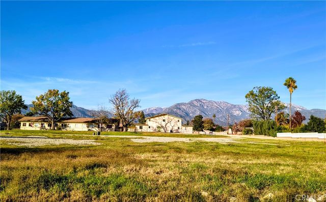 633 Maple Way, Upland, CA 91786