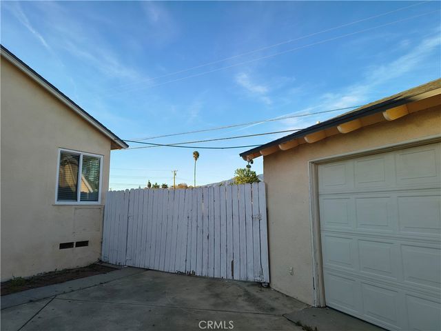 633 Maple Way, Upland, CA 91786
