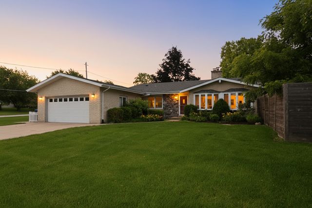 8401 W 85th Street, Hickory Hills, IL 60457