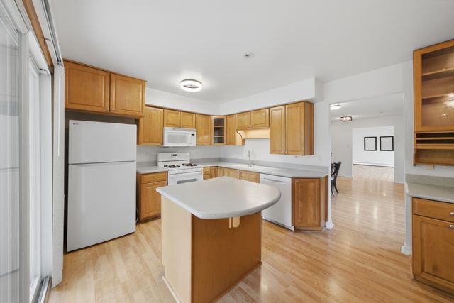 8401 W 85th Street, Hickory Hills, IL 60457