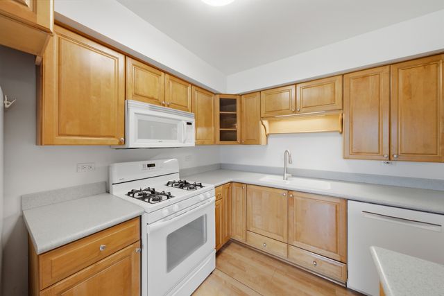 8401 W 85th Street, Hickory Hills, IL 60457