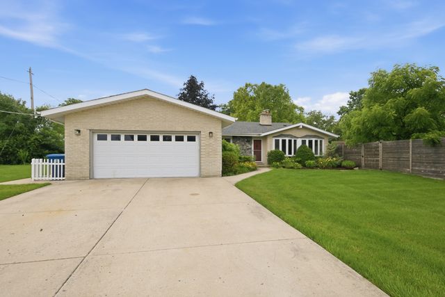 8401 W 85th Street, Hickory Hills, IL 60457