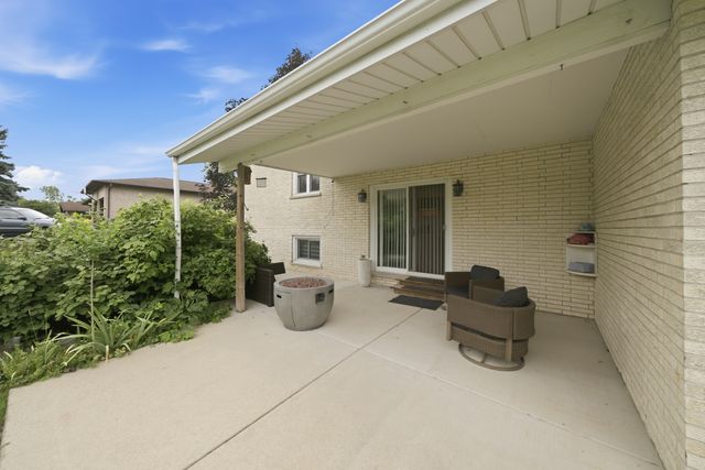 8401 W 85th Street, Hickory Hills, IL 60457