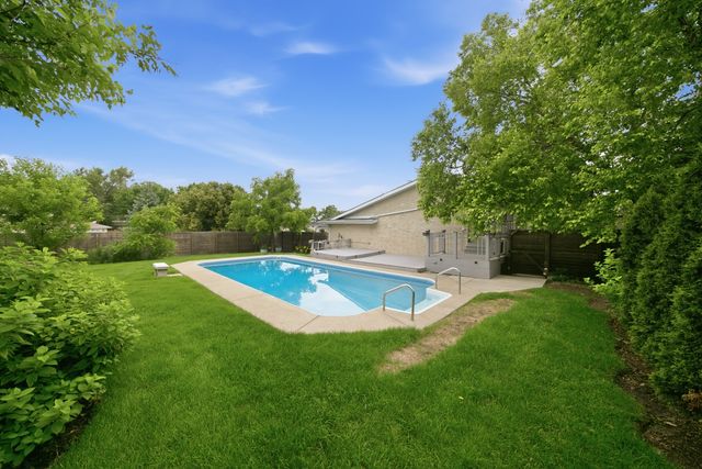 8401 W 85th Street, Hickory Hills, IL 60457