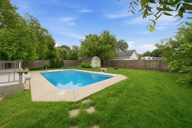 8401 W 85th Street, Hickory Hills, IL 60457
