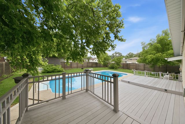 8401 W 85th Street, Hickory Hills, IL 60457
