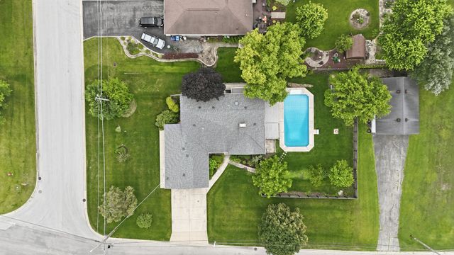 8401 W 85th Street, Hickory Hills, IL 60457