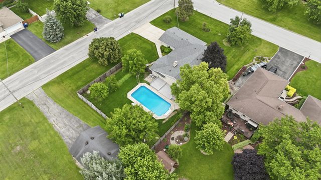 8401 W 85th Street, Hickory Hills, IL 60457