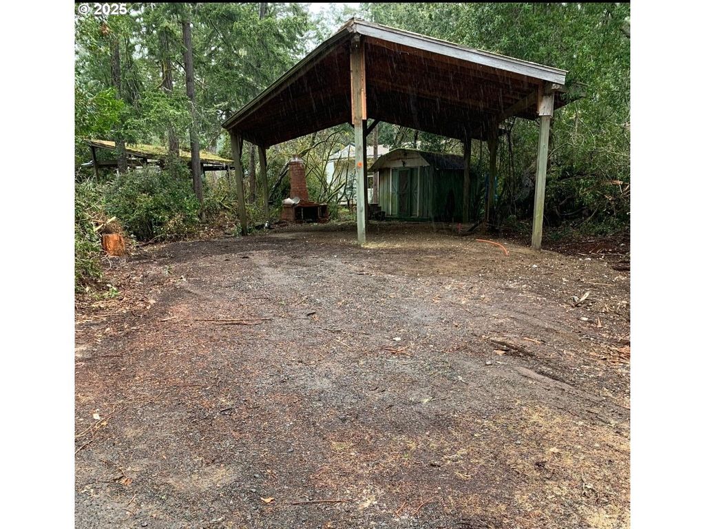 223 AZALEA St, Florence, OR 97439