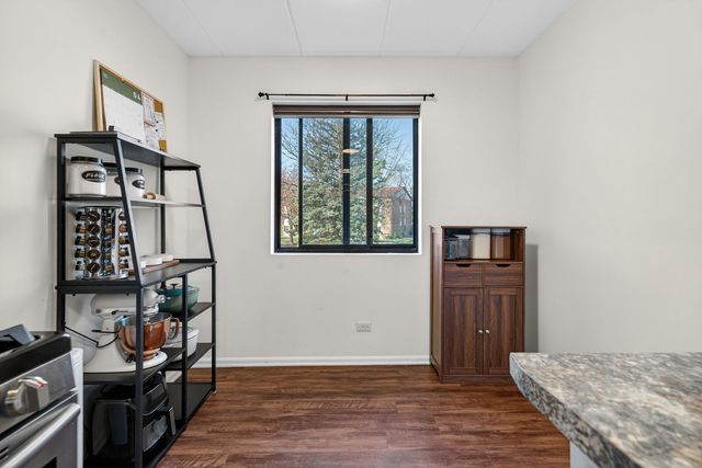 14015 Laramie Avenue 316, Crestwood, IL 60418