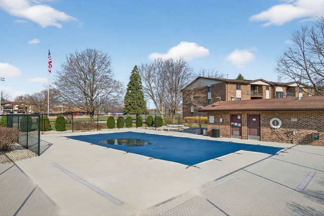 14015 Laramie Avenue 316, Crestwood, IL 60418