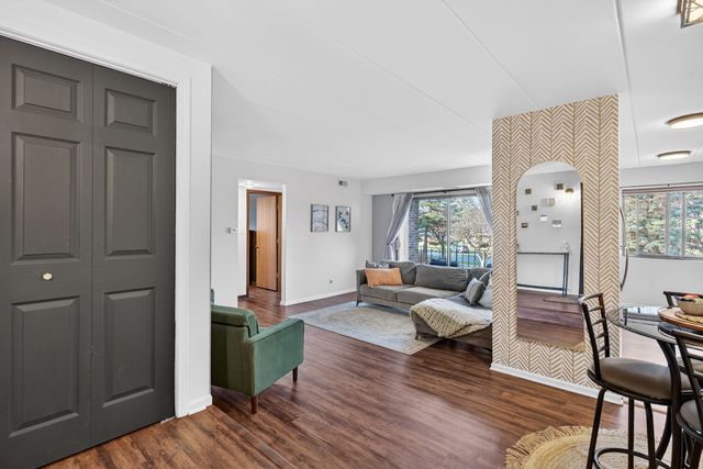 14015 Laramie Avenue 316, Crestwood, IL 60418