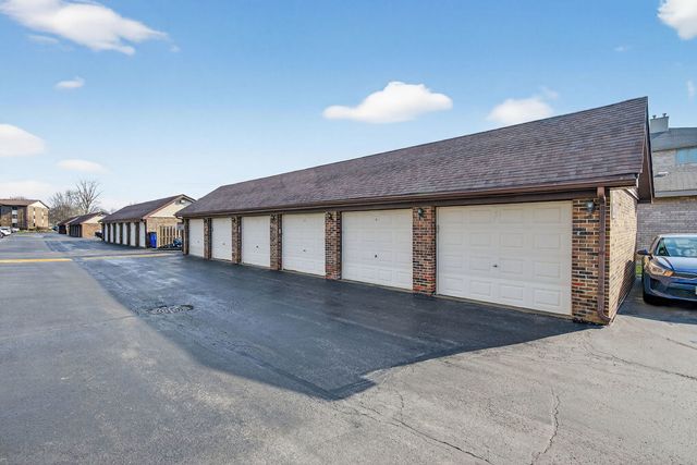 14015 Laramie Avenue 316, Crestwood, IL 60418