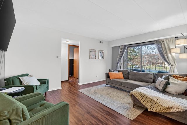 14015 Laramie Avenue 316, Crestwood, IL 60418