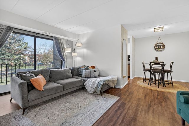 14015 Laramie Avenue 316, Crestwood, IL 60418