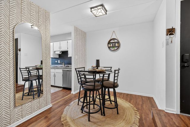 14015 Laramie Avenue 316, Crestwood, IL 60418