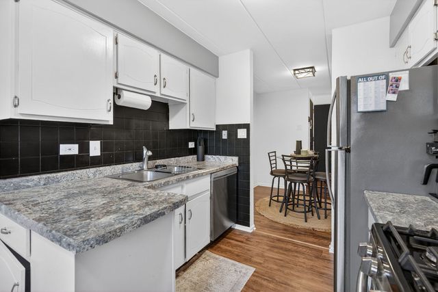 14015 Laramie Avenue 316, Crestwood, IL 60418