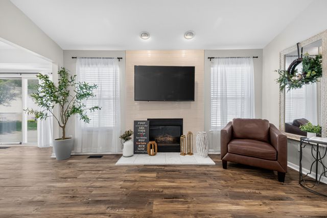 23509 W Creek Drive 36, New Boston, MI 48164