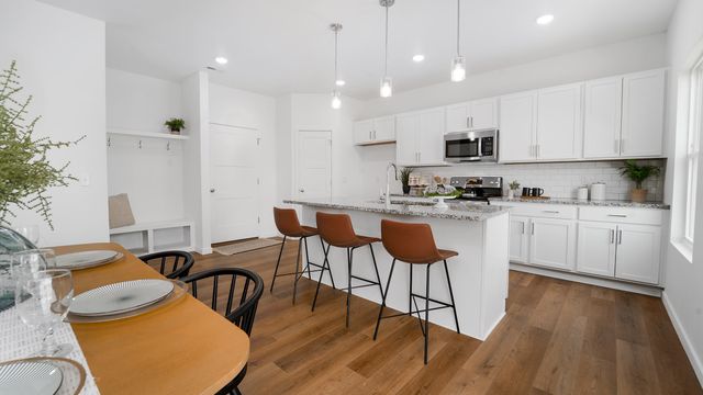 1746 N Poplar Way, Brookline, MO 65619