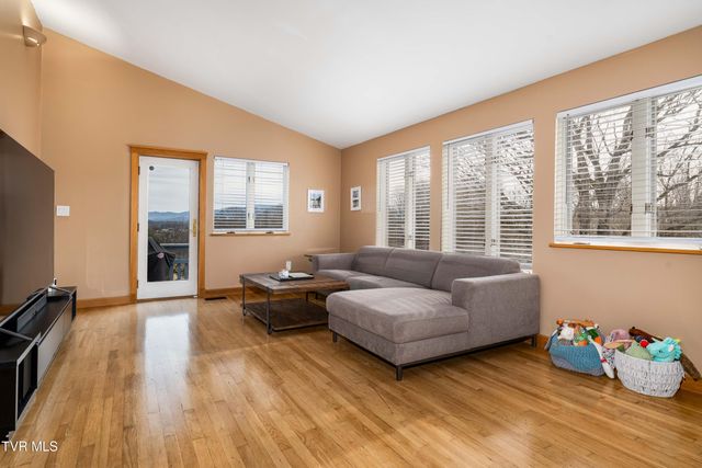 317 Sawyer Circle, Bluff City, TN 37618