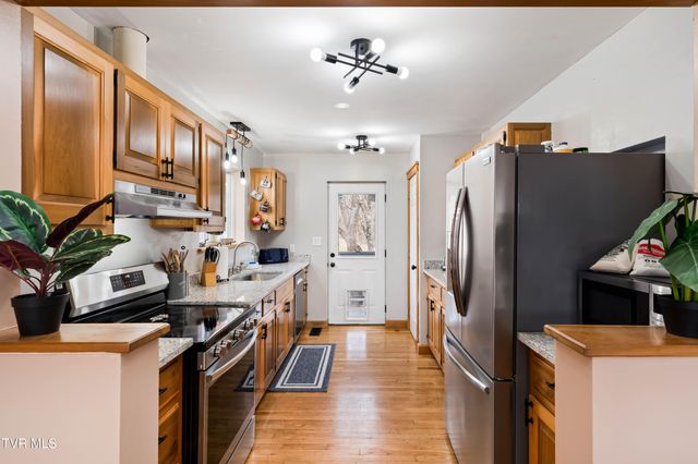 317 Sawyer Circle, Bluff City, TN 37618