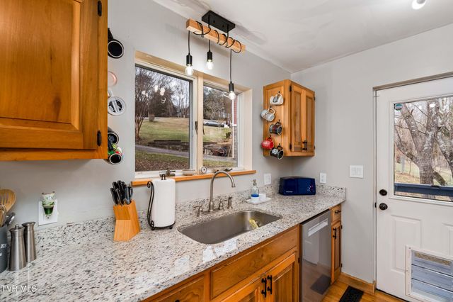 317 Sawyer Circle, Bluff City, TN 37618