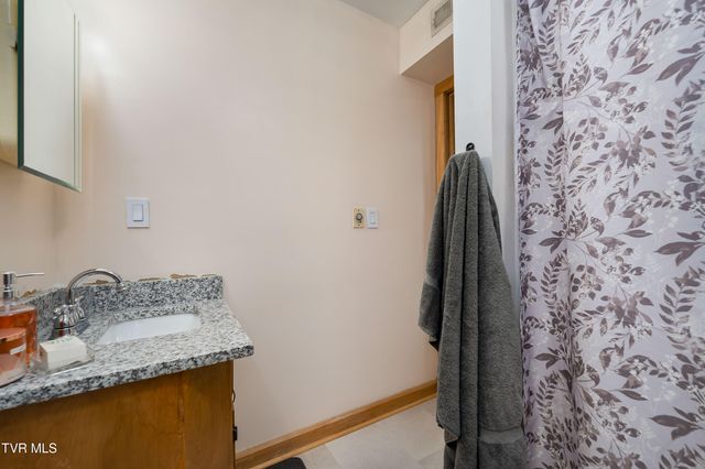 317 Sawyer Circle, Bluff City, TN 37618