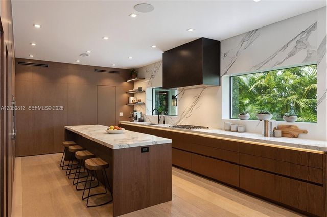 5401 Pine Tree Drive 5401, Miami Beach, FL 33140
