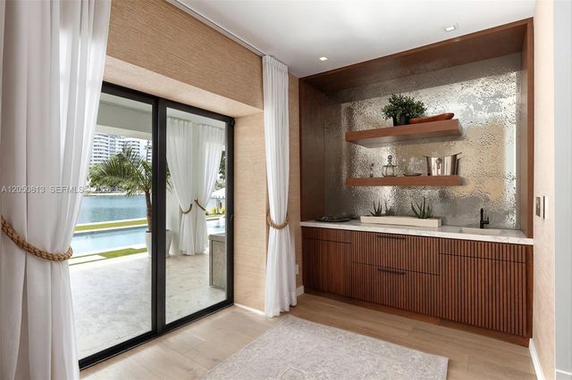 5401 Pine Tree Drive 5401, Miami Beach, FL 33140
