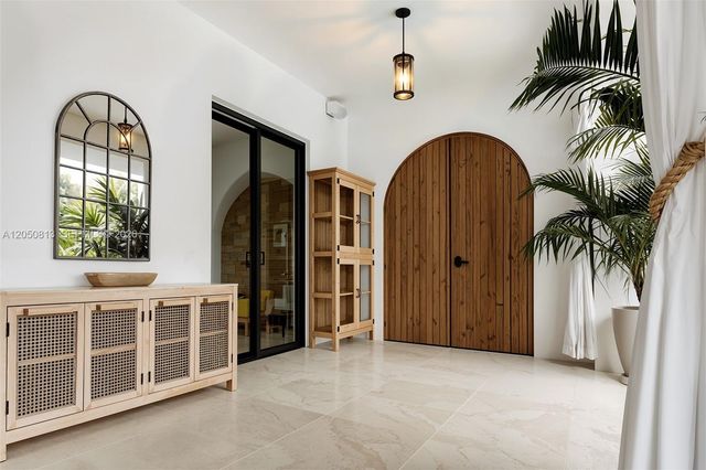 5401 Pine Tree Drive 5401, Miami Beach, FL 33140